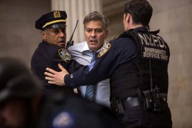 George Clooney et Giancarlo Esposito dans Money Monster (2016)