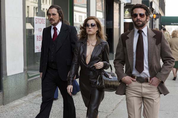 Christian Bale, Amy Adams, et Bradley Cooper dans American Bluff (2013)