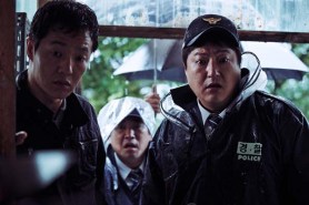 Do-won Kwak et Han-Cheol Jo dans The Strangers (2016)