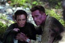 Arnold Schwarzenegger et Francesca Neri dans Collateral Damage (2002)