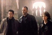 Jean Reno, Benoît Magimel, et Camille Natta dans Les rivières pourpres 2 - Les anges de l'apocalypse (2004)