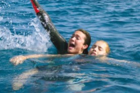 Mandy Moore et Claire Holt dans 47 Meters Down (2017)