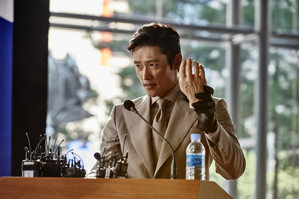 Lee Byung-hun dans Inside Men (2015)