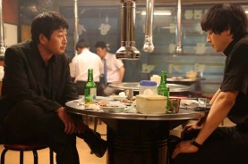Kim Yoon-seok et Kang Dong-won dans The Priests (2015)