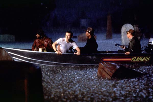 Morgan Freeman, Christian Slater, Dann Florek, et Ricky Harris dans Hard Rain (1998)