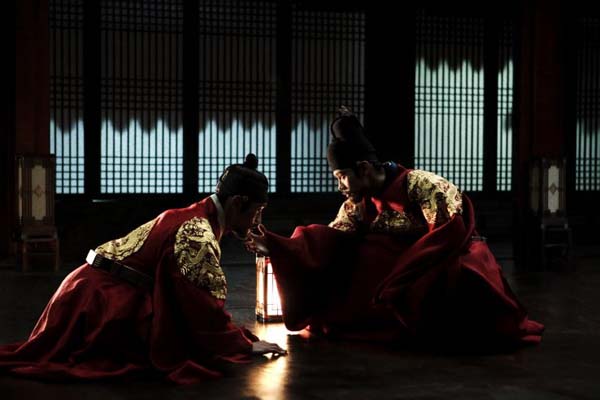 Lee Byung-hun dans Masquerade (2012)