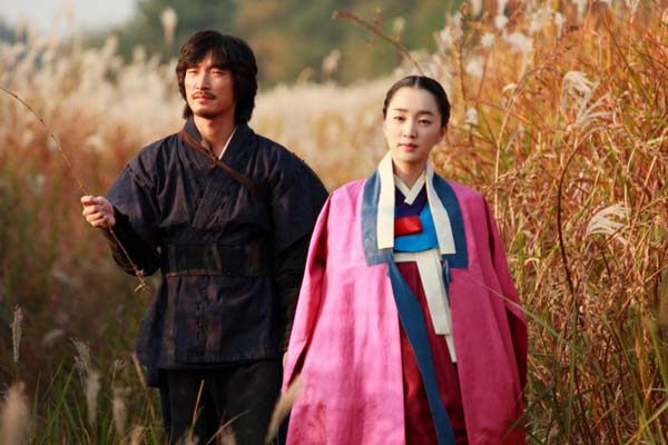 Choi Jae-woong et Soo Ae dans The Sword with No Name (2009)