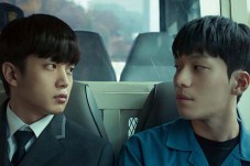 Kim Min-seok et Wi Ha-joon dans "Shark: The Beginning" (2021)