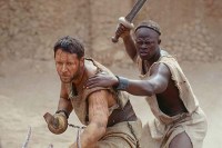 Russell Crowe et Djimon Hounsou dans Gladiator (2000)
