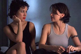 Jennifer Tilly et Gina Gershon dans Bound (1996)